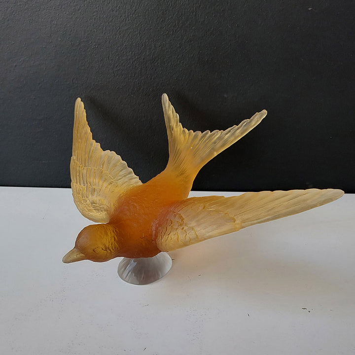 Kırlangıç Heykel - Amber